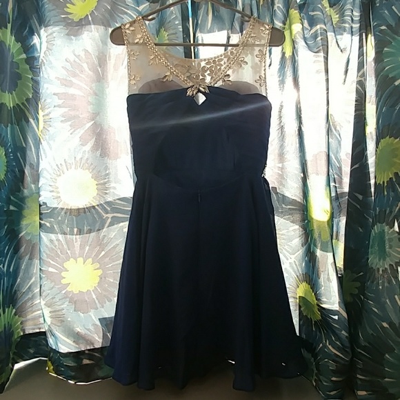 Beautiful Dress - Picture 2 of 3